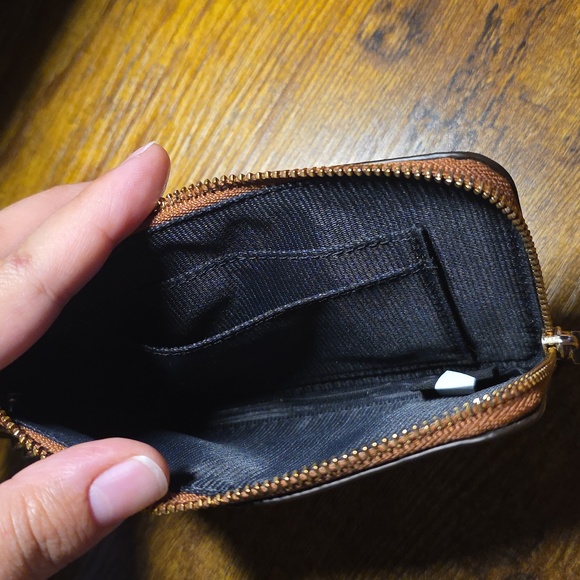 COACH HANGTAG MULTIFUNCTION CASE In Brown Pebble Leather - Picture 4 of 5